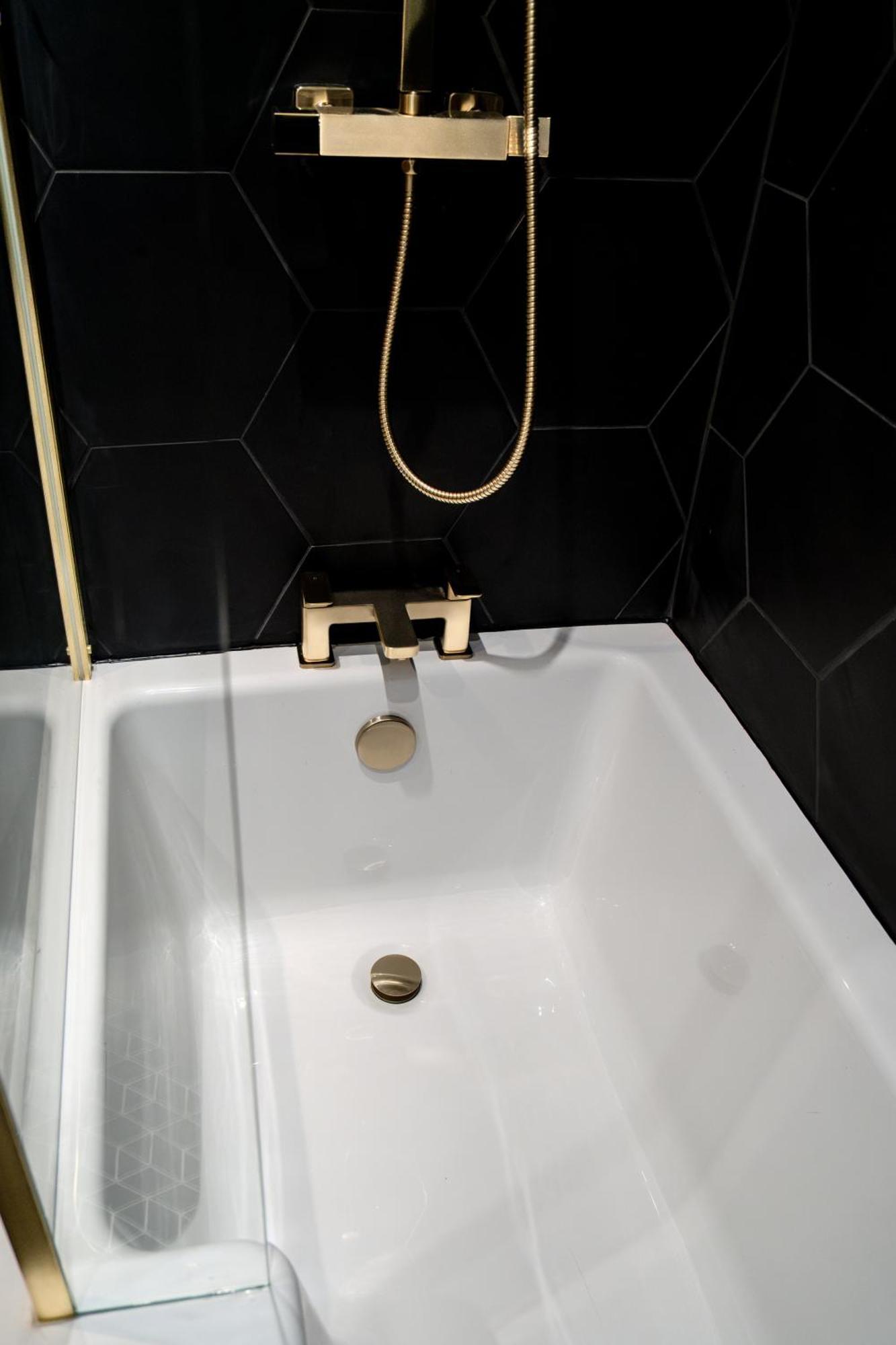 Modern 3Br Home - Private Parking - Tv In Every Bedroom Swansea Exterior foto