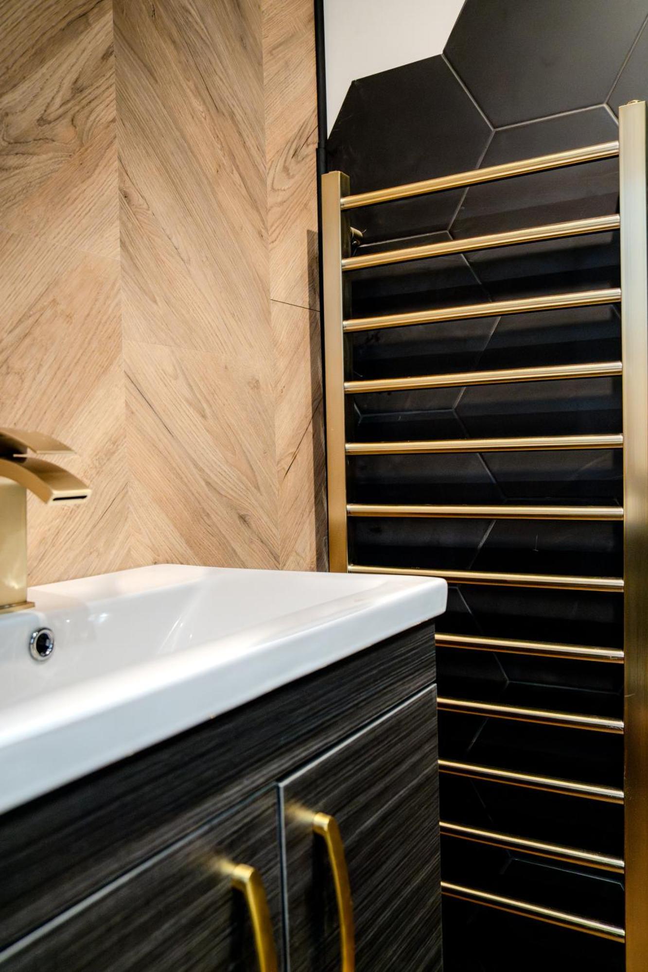 Modern 3Br Home - Private Parking - Tv In Every Bedroom Swansea Exterior foto