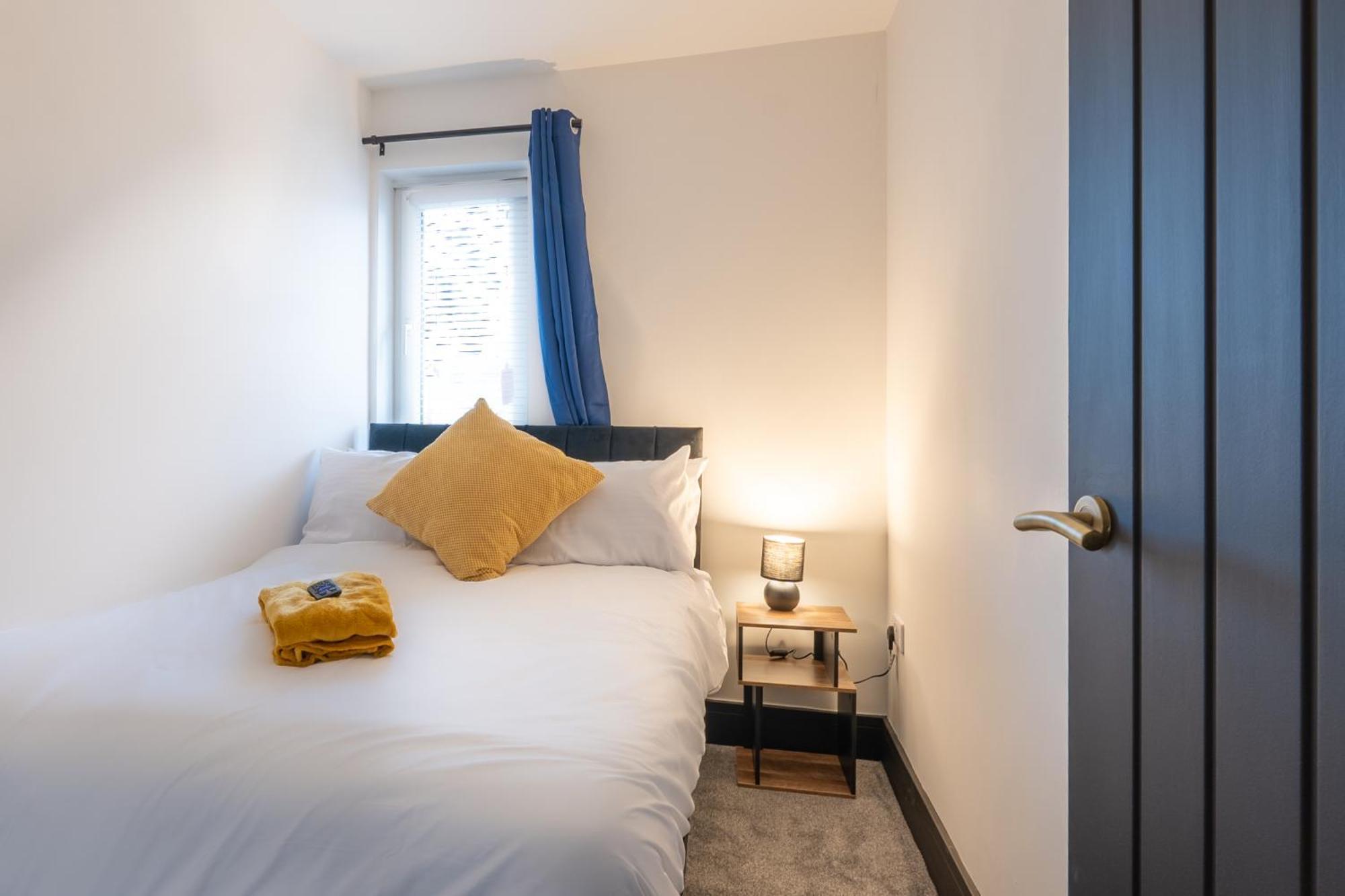 Modern 3Br Home - Private Parking - Tv In Every Bedroom Swansea Exterior foto